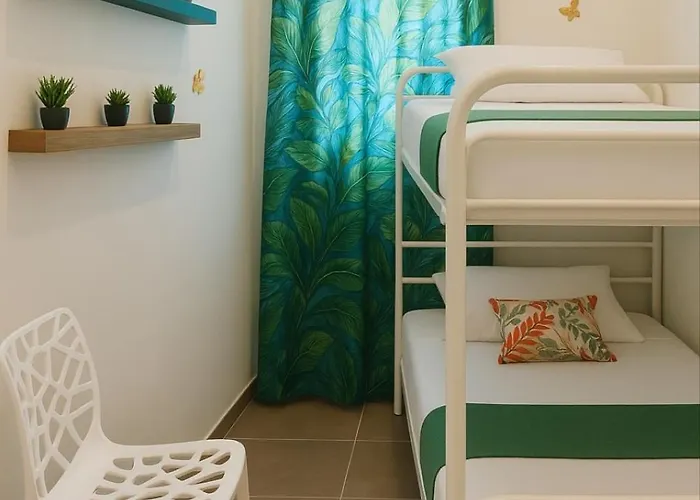 Fly Zone ベッド・アンド・ブレックファスト 3*