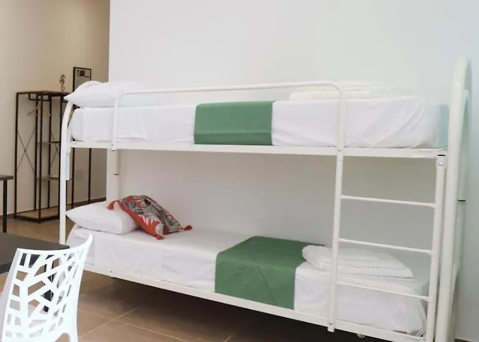 ベッド・アンド・ブレックファスト Fly Zone 3*