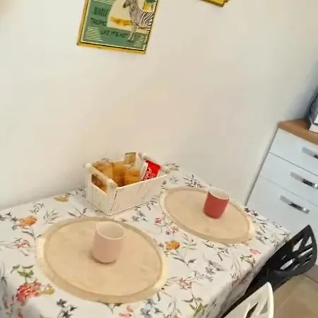 Fly Zone Bed and breakfast Nápoles