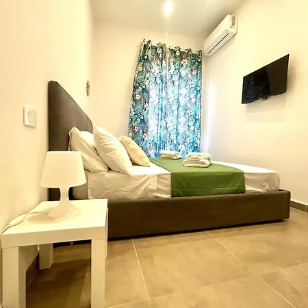 Fly Zone Bed and breakfast Nápoles